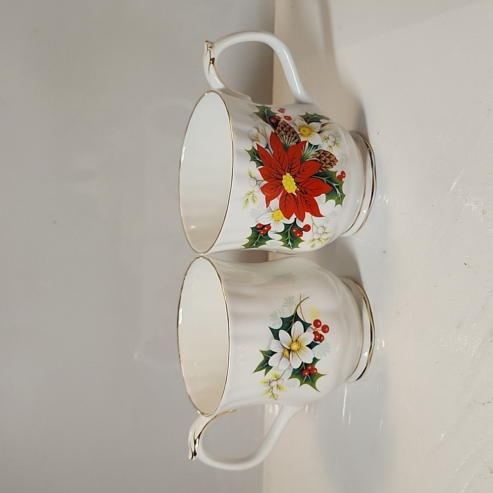 Royal Albert christmas mugcup 2pcs